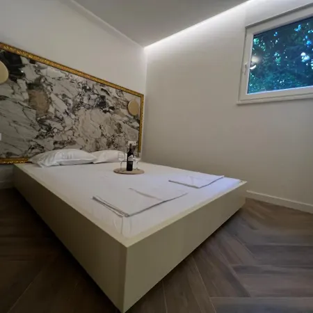 Golden Cube Apartment *